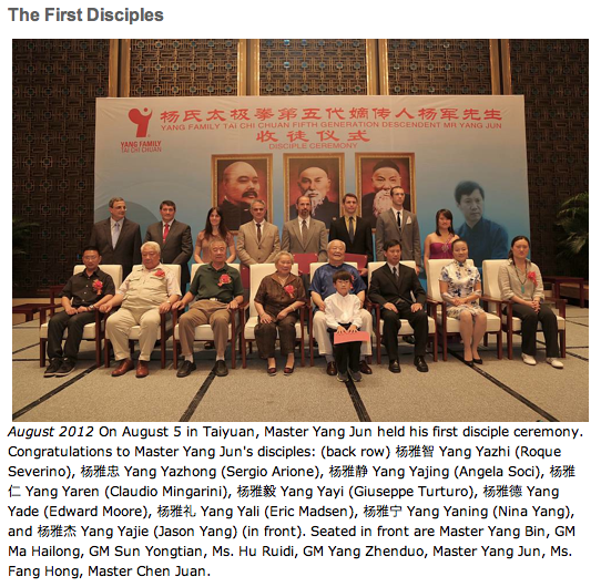 Foto di gruppo dei discepoli del Gran Maestro Yang Jun